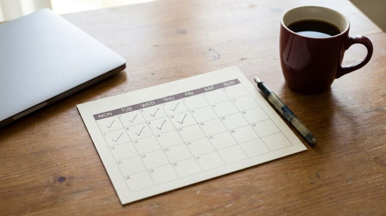 Calendar with checkmarks showing how many blog posts before SEO traffic starts